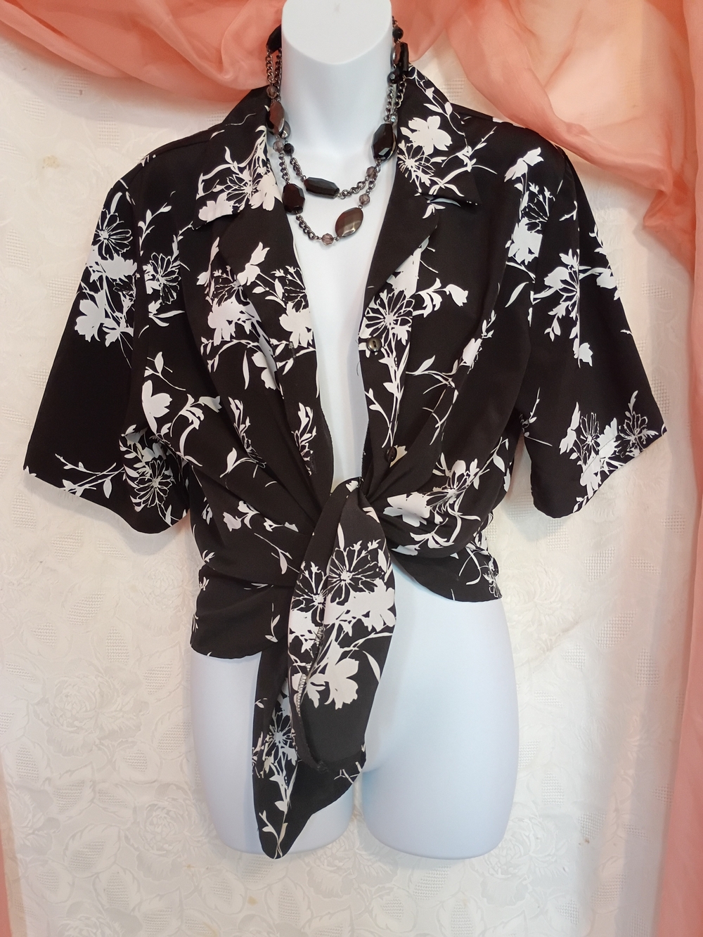 Liz Baker Ladies Black and White Floral Tie-Front Button Down Top Sz 16W